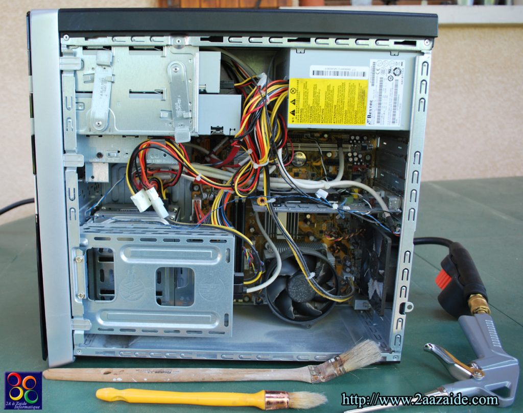 PC encrassé, matériel de nettoyage